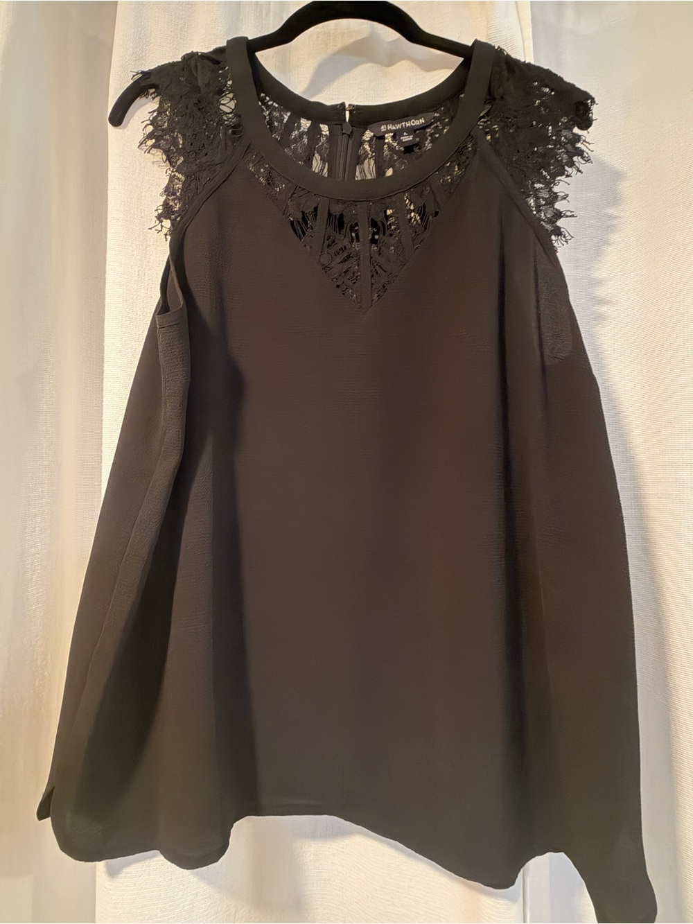 41 Hawthorn Black Lace-Trim Cold-Shoulder Camisole
